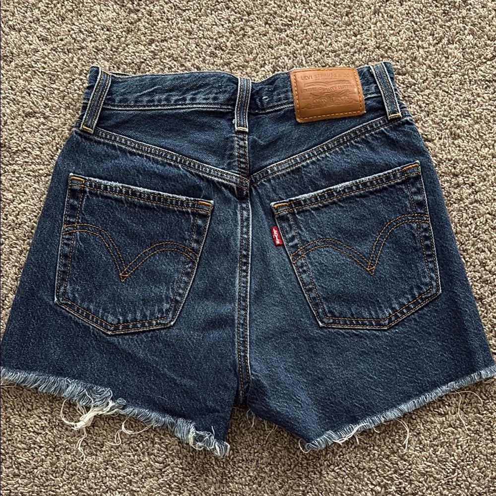 Levi’s Premium Ribcage Shorts - Picture 4 of 5